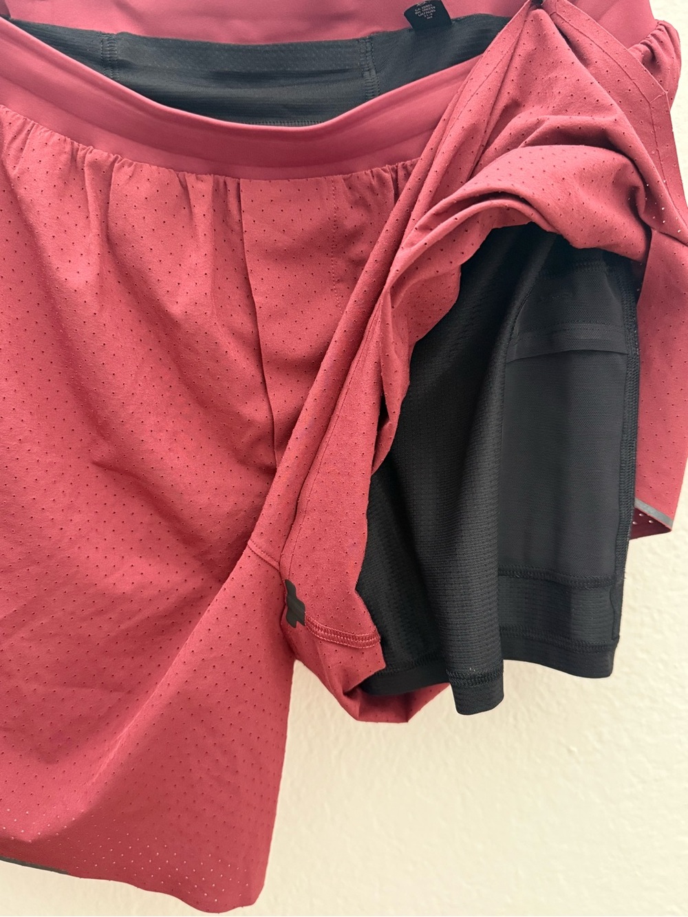 Lululemon Fast and Free Lined Running Shorts Mens Size M Perforated Mulled Wine - Picture 8 of 10
